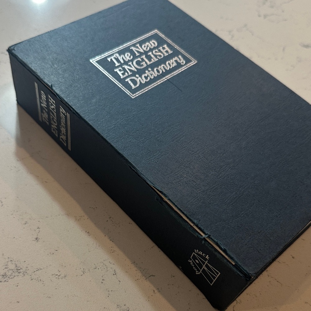 Secret Book Safe with Key Lock - Picture 3 of 7